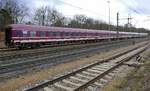 Euro-Express, sechs Personenwagen, abgestellt auf den Gleisanlagen am alten Güterbahnhof in Freiburg, Dez.