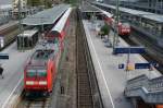 146 109-4 mit RE nach Offenburg links 146 114-4 mit RE nach Basel/Bad rechts in Freiburg am 27.08.2011