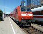 146 116-9 mit einem RE nach Basel Bad. Bf am 23.06.12 beim Halt in Freiburg (Breisgau) Hbf.