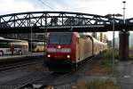 146 113-6  Landkreis Lörrach  mit Werbung  Baden-Württemberg erfahren  am 14.12.2013 als Stw.-Ersatz für RE 26512 (Basel Bad Bf - Offenburg) bei der Einfahrt in Freiburg (Brsg) Hbf auf