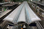 Elegantes Bahnsteigdach -    Freiburg Hauptbahnhof, 18.09.2010 (M)