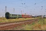 Nachschuss auf den  Störtebeker-Express  von Ilmenau nach Bergen auf Rügen mit Zuglok 109 030-7 (DR 211 030-2) der Eisenbahngesellschaft Potsdam mbH (EGP) und bunt gemischtem Wagenpark, der den Bahnhof Großkorbetha auf Gleis 3 durchfährt.
[28.7.2018 | 9:16 Uhr]