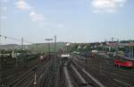 Hagen Gbf, Ostteil 2004, mit Containerbahnhof.
Die Gleise Ri. Horizont, ganz links, fhren Ri HA-Vorhalle, Dortmund, Essen, halblinks Richtung HA-Hengstey Hamm, Hannover und Ruhr-Sieg Str. In der Gegenrichtung HA-Hbf, Wuppertal, Kln
und Dsseldorf.