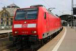 146 019 der Elbe-Saale-Bahn (DB Regio Südost) als RE 16328 (RE30) von Naumburg(Saale)Hbf nach Magdeburg Hbf verlässt Halle(Saale)Hbf auf Gleis 4.