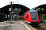 DABpbzfa  Samuel Hahnemann  mit Schublok 146 026 der Elbe-Saale-Bahn (DB Regio Südost) als RE 16323 (RE30) von Magdeburg Hbf nach Naumburg(Saale)Hbf verlässt Halle(Saale)Hbf auf Gleis 4.