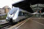 1442 103 und ein weiterer 1442 (Bombardier Talent 2) der S-Bahn Mitteldeutschland (DB Regio Südost) als S 37321 (S3) nach Geithain stehen in ihrem Startbahnhof Halle(Saale)Hbf auf Gleis 1 bereit.