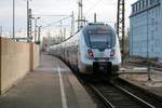 Nachschuss auf 1442 206 und einen weiteren 1442 (Bombardier Talent 2) der S-Bahn Mitteldeutschland (DB Regio Südost) als S3 von Halle-Trotha nach Borna(Leipzig), die Halle(Saale)Hbf auf Gleis 1