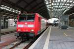 146 008 der Elbe-Saale-Bahn (DB Regio Südost) als RE 16324 (RE30) von Naumburg(Saale)Hbf nach Calbe(Saale) Ost steht in Halle(Saale)Hbf auf Gleis 9.