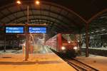 146 031 der Elbe-Saale-Bahn (DB Regio Südost) als RE 16328 (RE30) von Naumburg(Saale)Hbf nach Magdeburg Hbf erreicht Halle(Saale)Hbf auf Gleis 10.
(Durch die leider vorhandenen Flecken bzw. Wassertropfen entsteht dennoch ein recht interessanter Effekt.) [3.12.2017 | 17:12 Uhr]