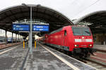 146 018 der Elbe-Saale-Bahn (DB Regio Südost) als RE 16322 (RE30) nach Magdeburg Hbf verlässt seinen Startbahnhof Halle(Saale)Hbf auf Gleis 10 E-G.