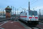 146 552-5 DB als IC 2039 (Linie 56) von Norddeich Mole nach Leipzig Hbf erreicht Halle(Saale)Hbf auf Gleis 9. [27.12.2017 | 15:57 Uhr]