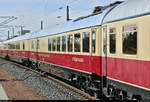 Blick auf einen TEE-Speisewagen der Gattung  WRmz 135.0  (56 80 88-94 306-9 D-VEB) der AKE Eisenbahntouristik, der im AKE 50 (AKE-RHEINGOLD-Sonderzug) von Cottbus Hbf nach Wien Westbahnhof (A) mit 1216 955-5 (Siemens ES64U4) der Wiener Lokalbahnen Cargo GmbH (WLC), mit Werbung für den Transportpartner Roland Spedition GmbH, eingereiht ist und Halle(Saale)Hbf auf Gleis 8 verlässt.
[5.5.2019 | 9:12 Uhr]