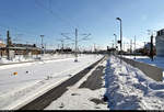 Halle(Saale)Hbf – die neuen Bahnsteige 1 und 2/3

Vollständig modernisiert, erstrahlt der hallesche Hauptbahnhof nach langer Bauzeit im neuen Glanz. Alle Gleise sind wieder nutzbar, wobei manche durch das aktuelle Winterwetter augenscheinlich nicht oder nur sporadisch angefahren werden. Ich stehe auf Bahnsteig 3 und blicke in südliche Richtung.

🕓 11.2.2021 | 12:58 Uhr