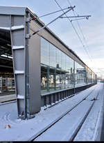 Halle(Saale)Hbf – die neuen Bahnsteige 1 und 2/3

Dachrinne als Oberleitungsmast: So scheint es zumindest auf den ersten Blick zum Bahnsteigdach neben Gleis 1. Interessant gelöst, wie ich finde.

🕓 14.2.2021 | 15:57 Uhr