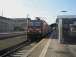 Hier 143 178-2 mit einer RB20 nach Eisenach, bei der Ausfahrt am 6.4.2010 aus Halle(Saale) Hbf.