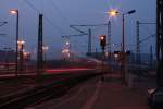 Ausfahrender IC auf dem Hauptbahnhof Halle/Saale am 04.04.2009.