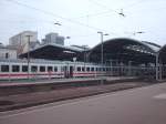 Hier ist Halle(Saale)Hbf. Auf Gleis3 ist IC2456  Strelasund  von Ostseebad Binz nach Dsseldorf Hbf.