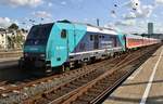 245 215-9 schiebt am 2.9.2017 den RE6 (RE11025) von Westerland(Sylt) in den Bahnhof Hamburg-Altona.