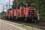 362 797-3 mit zwei unerkannt gebliebenen Loks der Baureihe 295 in Hamburg Harburg am 19.08.2013