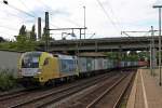 Durchfahrt am 13.08.2014 von MRCE/WLC ES 64 U2-025 (182 525-6)  boxXpress.de  mit einem Containerzug aus Richtung Hamburger Hafen in Hamburg-Harburg.