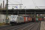 Metrans 386 008-7 mit einem Containerzug in Hamburg Harburg, am 15.11.2016.