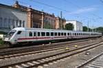 IC2371 von Hamburg-Altona nach Karlsruhe Hauptbahnhof fährt am 2.9.2017 in den Hamburger Hauptbahnhof ein. Schublok war 101 036-2.