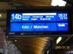 Zugzielanzeige des ICE 515 von Hamburg Altona nach Mnchen Hbf am Morgen des 29.07.08 im Hamburger Hbf.