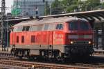 Hier 218 364-8, bei der Durchfahrt am 27.7.2012 durch Hamburg Hbf., in Richtung Hamburg Dammtor.