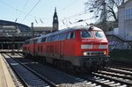 218 322-6 und 218 389-5 sind am 21.4.2016 auf Rangierfahrt in Hamburg Hbf. Gewartet wird auf den IC2374 aus Karlsruhe Hbf. 
