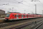 DB S-Bahn Rhein Main 430 687 mit Weihnachtsgrüßen am 22.12.18 in Hanau Hbf 