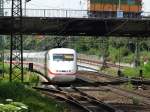 Ein ICE 1 (BR 401) erreicht an 17.07.14 Hanau Hbf 