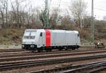 Railpool 185 679-8 abgestellt am 28.12.16 in Hanau Hbf von einen Parkplatz aus fotografiert