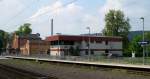 Blick auf das Stellwerk Mf und das Bahnhofsgebude von Hann. Mnden am 2.05.09.