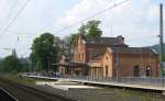 Das renovierte Bahnhofsgebude von Hann. Mnden am 2.05.09 mit einigen Radfahrern.