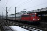 115 332 mit dem Ersatz-IC nach Bremen, hinten hing 110 278. (Hannover am 23.1.10)