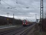 446 031 führt hier einen RE60 nach Frankfurt am Main, der Zug ist bei der Durchfahrt in Heddesheim/Hirschberg.