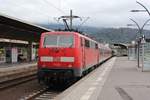 Am 25.10.2017 ist 111 100 mit ihrem n-Wagen Zug auf dem Weg in die Abstellung des Hauptbahnhofes Heidelberg.