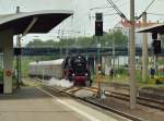 Tele auf die einfahrende 01 202 mit einem vier Wagenzug bestehend aus Silberlingen.
Heidelberg Hbf 29.5.2014