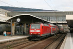 146 121 steht abfahrbereit mit einem RE nach Frankfurt (Main) Hbf im Heidelberger Hbf.