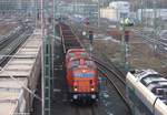 Der Stahl-/Schrottzug des Stahlwerks Thüringen auf Durchfahrt durch Hof Hbf am 12.02.2018 mit zwei DR V 100.