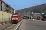 101 103-0 mit dem stark verspteten IC 281 nach Zrich HB am Nachmittag des 06.03.14 beim Halt des Bahnhofs Horb.