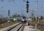 DB/SNCF: TGV 9576 Strassbourg - Paris-Est bei der Ausfahrt Karlsruhe Hbf am 29. April 2017 (Ausschnittvergrösserung ab Bahnsteig).
Foto: Walter Ruetsch 