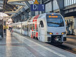 ET 429 111 mit dem RE 4 nach Frankfurt (Main) Hbf in Karlsruhe Hbf, 13.11.2022.