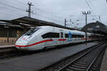 DB 412 019 mit der neuen Paramount+ Werbeaufschrift steht als ICE 371 in Karlsruhe Hbf. (16.01.2023)