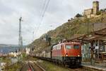 139 309-9  Bayernbahn  mit Henkelzug in Kaub am Rhein, am 25.11.2023.