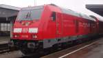 245 006 steht mit einem soeben angekommenen RE aus München im Zielbahnhof Kempten.