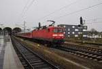 143 966-0 drückt die RB77 (RB21118) aus Neumünster in den Kieler Hauptbahnhof.