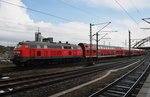 218 329-1 ist mit dem RE83 (RE21629) nach Lübeck Hauptbahnhof auf dem Weg zur Bereitstellung im Kieler Hauptbahnhof. (26.4.2016)