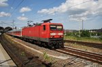 143 163-4 macht sich am Nachmittag des 9.6.2016 mit der RB77 (RB21127) von Kiel Hauptbahnhof nach Neumünster auf den Weg.
