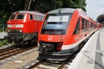 Auf Gleis 6a verl鋝st 218 322-6 am 20.6.2016 mit dem RE72 (RE21914) von Kiel Hauptbahnhof nach Flensburg den Kieler Hauptbahnhof, w鋒rend auf Gleis 6b 648 462-9 und 648 336-5  Echem  als RE74